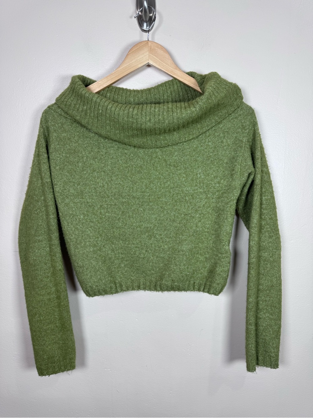 silence + noise Anthropologie Green Cropped Sweater Cowl neck Comfy M Y2K